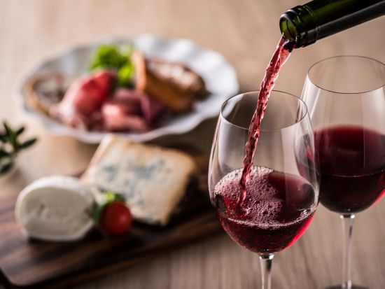 【貸切】ブルゴーニュ地方　ワイナリー＆ワインの名所を巡るセミオーダーツアー！選べる2つのアクティビティとワイン試飲付きランチ＜日本語ガイド／ディジョン発着＞