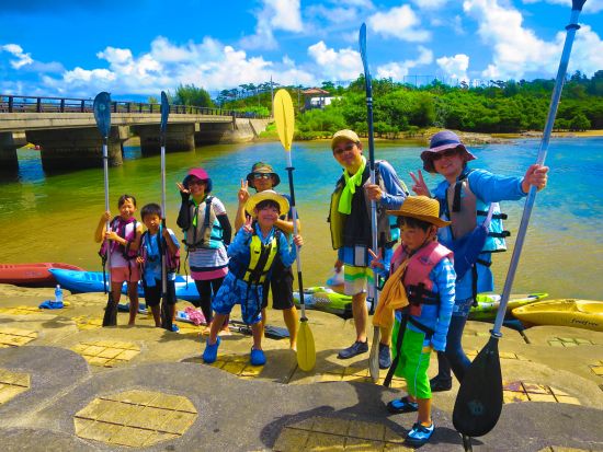 億首川カヤックツアー 沖縄本島唯一！4種のマングローブを楽しむ 高画質写真撮影付き＆3歳から参加OK 初心者も安心の冒険旅＜ホテル送迎可／恩納村発＞