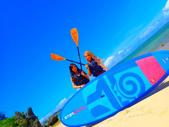 SUP＋シュノーケリング　無人島を目指して冒険SUPの旅＜写真・動画撮影サービス・温水シャワー＆パウダールームなど施設無料／2～11月／恩納村＞by 冒険島