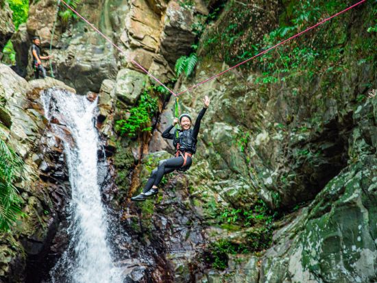 やんばるシャワークライミング&キャニオニング　秘境でジップスライド＆天然のウォータースライダー＜写真無料／一部ホテル送迎可＞by 冒険島