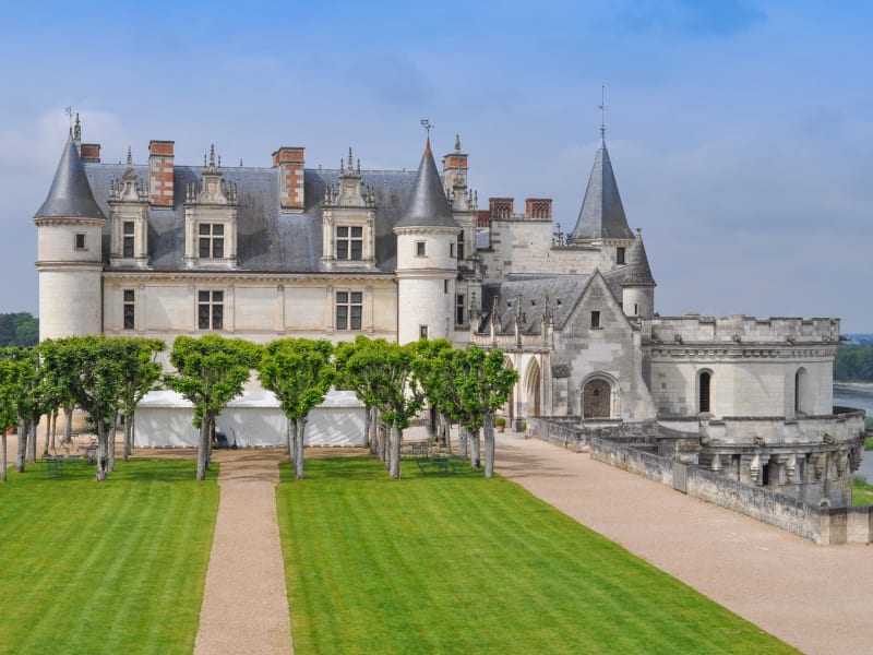 France_Loire-Valley_Amboise-Castle_shutterstock_206821012