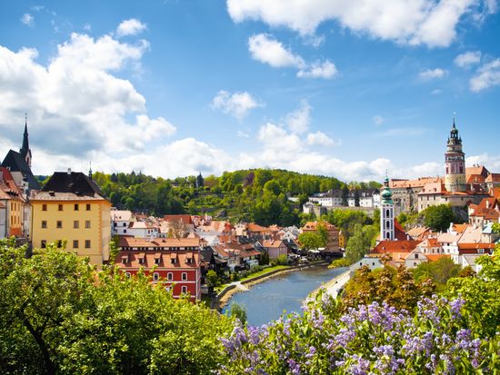 Czech_Republic_Cesky_Krumlov_Castle_River_City_shutterstock_245107864