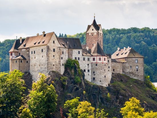 ロケト城＆温泉保養地 カルロヴィ・ヴァリ 1日観光ツアー＜日本語／プラハ発＞