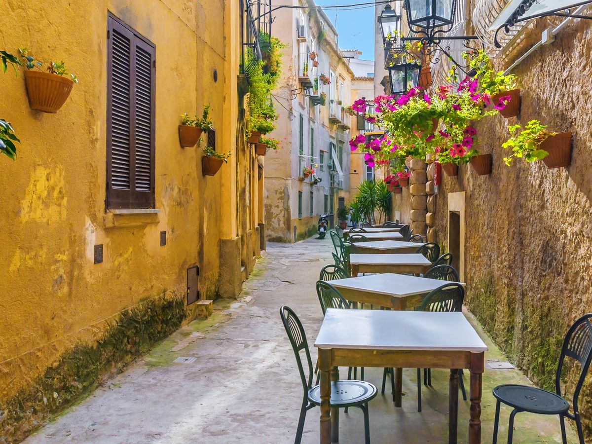Italy_Positano_shutterstock_1059957806