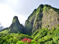 Hi_Maui_Iao_Valley_Needle_shutterstock_491712736