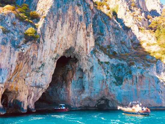 エメラルドの洞窟入場！世界遺産アマルフィ海岸+ソレント+ポジターノ1日観光　人気ガイド確約プランあり＜貸切／日本語／ナポリ発＞ by Zenzero