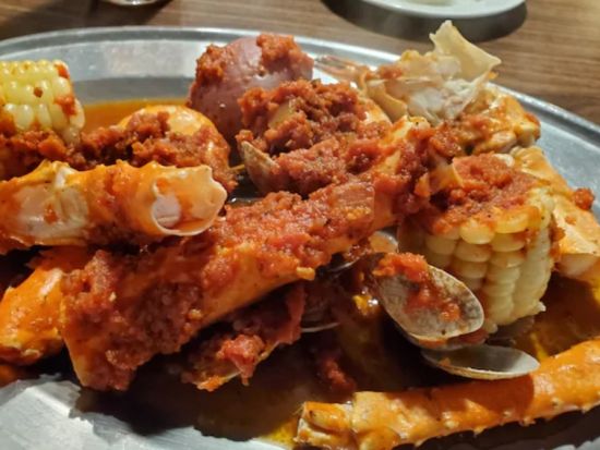 【当日予約OK！】ナナズカフェ クラッキン・クラブ 食事券＆事前予約サービス　タモン湾絶景ビーチサイドで話題の手掴みシーフード＜お子様メニューあり＞