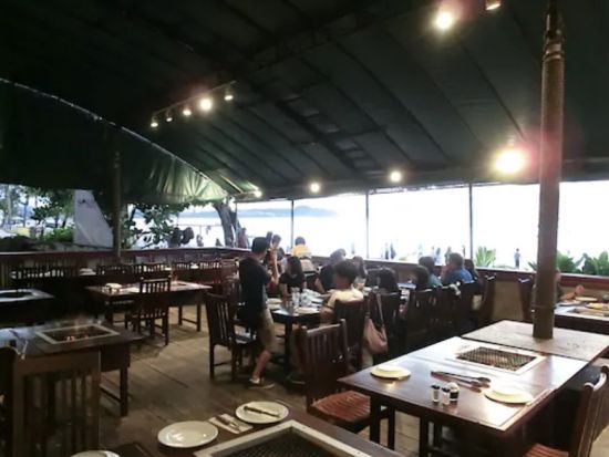 【当日予約OK！】ナナズカフェ クラッキン・クラブ 食事券＆事前予約サービス　タモン湾絶景ビーチサイドで話題の手掴みシーフード＜お子様メニューあり＞