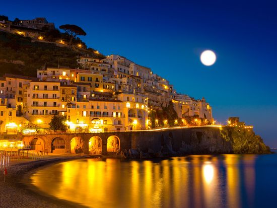Italy_amalfi_shutterstock_1032366961