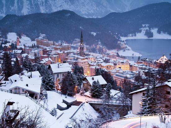 ベルニナ普通列車で行く！スイス日帰りツアー　ガイド付きで安心！窓をオープンできるベルニナ線で行くのんびり鉄道旅＜英語ガイド／ミラノ発＞