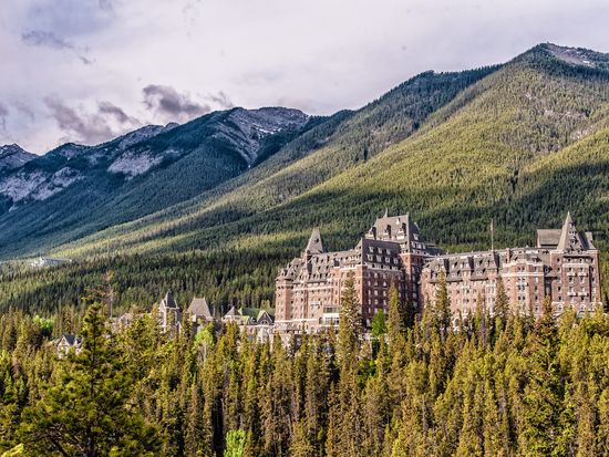 Banff Springs Hotel_shutterstock_1174023061