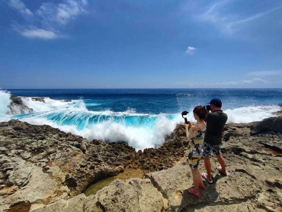 ウミガメポイントでシュノーケリング日帰りツアー　レンボンガン島でたっぷり海の生き物観察！デビルティアーズ訪問＋ビーチクラブ利用＜日本語ガイド／送迎／ランチ付＞