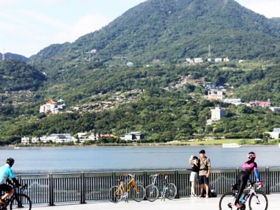 Taipei Riverside Bike Tour