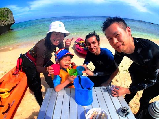 ⑥ビーチでサービスのおやつタイム♪