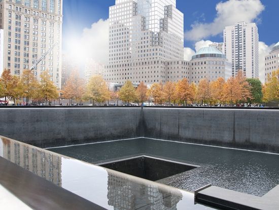 USA_New-York_Ground-Zero-Memorial_shutterstock_572591737