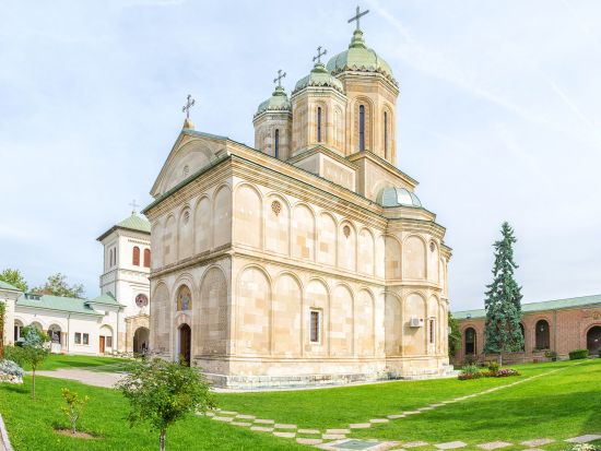 ドラキュラゆかりの地を巡る　1日観光ツアー ＜日本語または英語ガイド／昼食付き／ブカレスト発＞