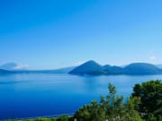 Hokkaido_Toya_Lake_Sairo_Observation_Deck_shutterstock_700193263-2