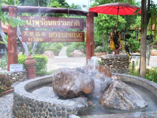 チェンライ2大寺院巡り観光ツアー　青の寺院＋白亜の寺院＋シンハーパーク＋黄金の三角地帯　メーカチャン温泉足湯体験付き＜選べる昼食／日本語ガイド／チェンマイ発＞