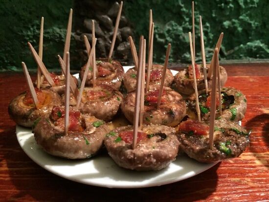 マドリード タパスツアー　3軒のバル巡り＜タパス3品＆ドリンク3杯／往復送迎付／混載／日本語＞