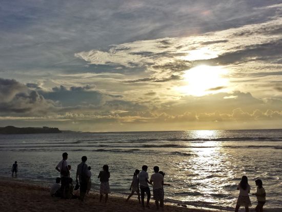 ザ・ビーチ 食事券＆事前予約サービス　オーシャンビューが美しい海沿いのレストラン！＜タモン湾北部ガンビーチ／ランチ～ディナー＞