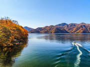 Japan_Tochigi_Nikko_Lake_Chuzenji_autumn_shutterstock_1060927595
