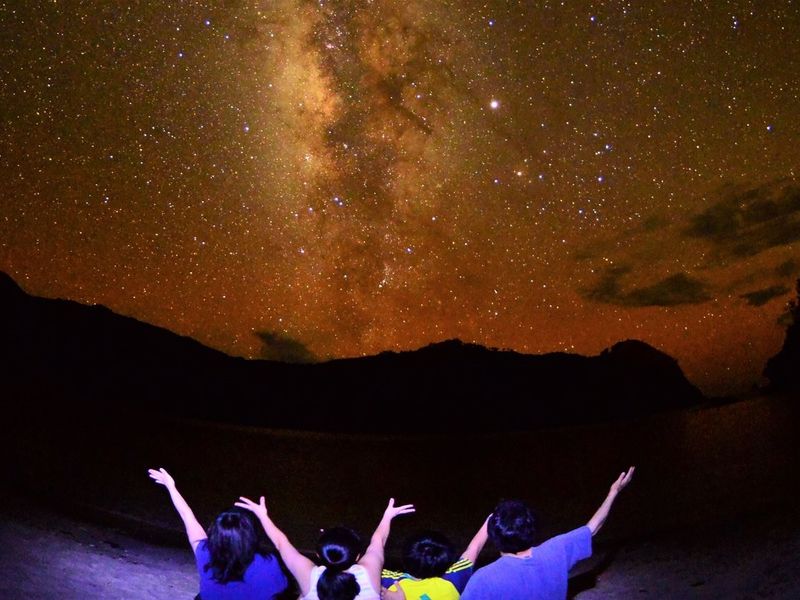 小笠原ナイトツアー 星空観察や夜行性生物探しへ出発 ベテランガイドがご案内 父島 小笠原 By ボニンブルーシマ 伊豆諸島 小笠原諸島の観光 遊び 体験 レジャー専門予約サイト Veltra ベルトラ
