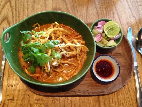 【チェンマイ発】古都チェンマイ市内観光＆タイ北部の山岳民族の村を訪問する1日充実ツアー＜終日／ホテル送迎付／日本語ガイド／人気カフェのタイ料理ランチ付＞