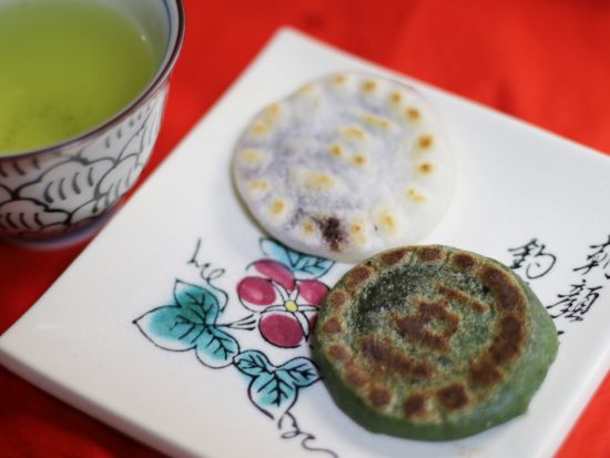 石手寺（51番）お遍路ツアー ミシュラン1つ星の札所で名物の焼き餅プレゼント＜ガイド付／お遍路グッズレンタル付／約1.5時間／道後温泉発＞