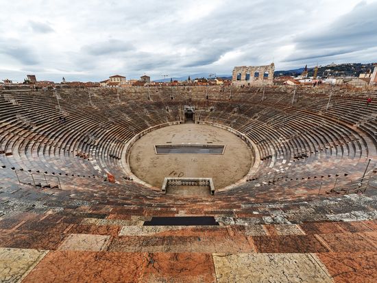 Italy_Verona_Roman_Amphitheater_shutterstock