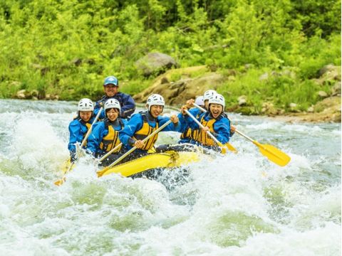 定山渓豊平川ラフティング　春限定！雪解け水が流れこむ豊平川で 迫力満点のラフティング体験！＜4～5月限定／札幌市南区発着＞