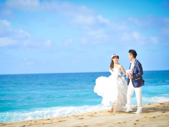 ハワイ　ビーチ＆タウンフォト　選べる撮影場所はカイルアまたはノースショア　サンセット・星空撮影オプションや人気カメラマン確約プランあり（撮影・衣装・メイク有無）