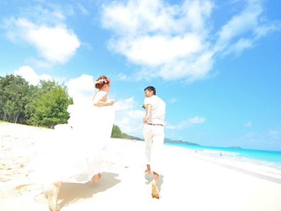 ハワイ　ビーチ＆タウンフォト　選べる撮影場所はカイルアまたはノースショア　サンセット・星空撮影オプションや人気カメラマン確約プランあり（撮影・衣装・メイク有無）