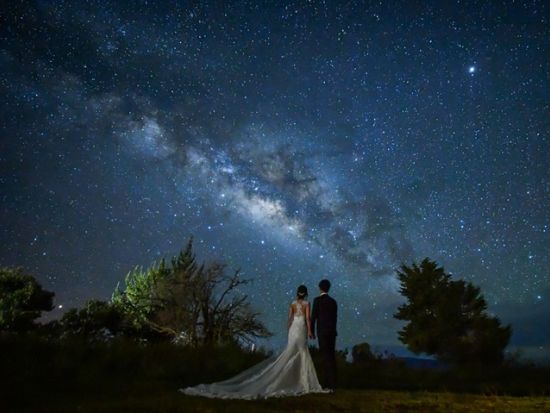 ハワイ　ビーチフォト　サンセット＆星空を背景に撮影！ワイキキなど4か所から選べる撮影場所　ハワイ在住日本人カメラマン確約プランあり（撮影・衣装・メイク有無）