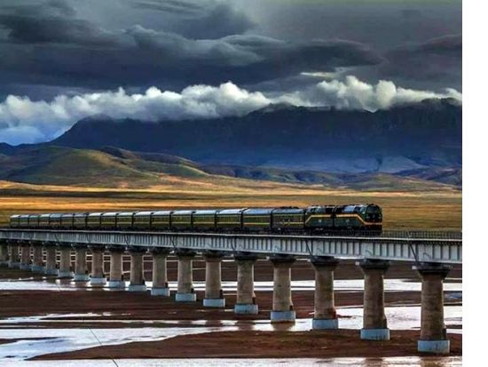 憧れの青蔵鉄道で行くチベット満喫4日間ツアー＜専用車＋日本語ガイド／西寧発＆ラサ着＞