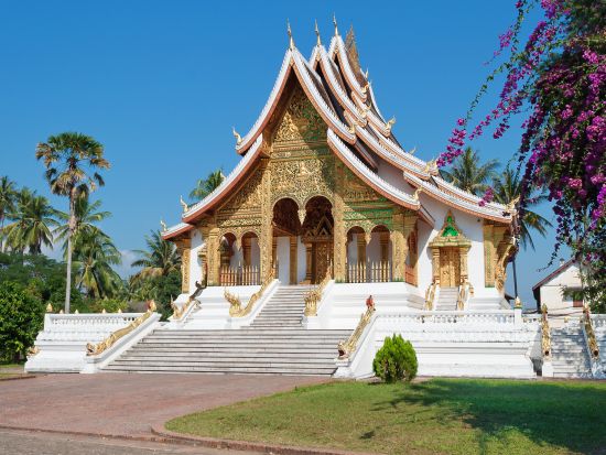 世界遺産ルアンパバーン市内観光＆ゾウ乗り体験ツアー 王宮博物館＋寺院＋プーシーの丘など人気観光スポットを満喫 ＜終日／日本語ガイド／昼食付／ルアンパバーン発＞
