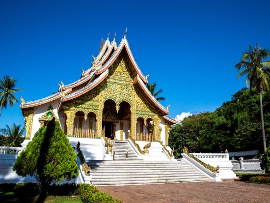 街全体が世界遺産のルアンパバーン市内を大満喫！  ワット・シェントーン＋王宮博物館＋クアンシー滝＋モン族の村 ＜終日／日本語ガイド／昼食付／ルアンパバーン発＞ 