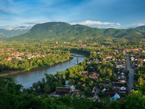 世界遺産ルアンパバーン市内半日観光ツアー　 人気観光スポットを効率よく！王宮博物館＋寺院＋プーシーの丘 ＜半日／午前・午後／日本語ガイド／ルアンパバーン発＞