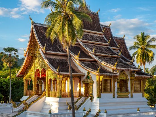 世界遺産ルアンパバーン市内半日観光ツアー　 人気観光スポットを効率よく！王宮博物館＋寺院＋プーシーの丘 ＜半日／午前・午後／日本語ガイド／ルアンパバーン発＞