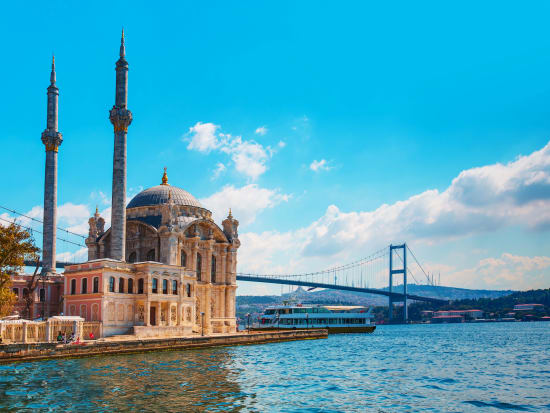 Turkey_Istanbul_Ortakoy Mosque-Bosphorus Bridge_shutterstock_533478358