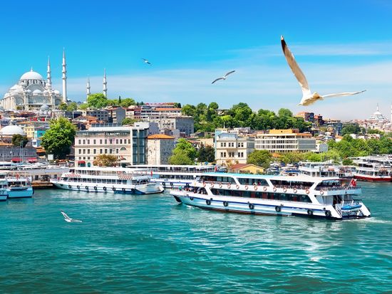 Turkey_Istanbul_Bosphorus_shutterstock_669940774