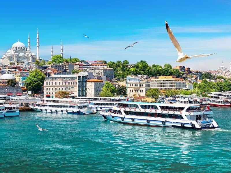 Turkey_Istanbul_Bosphorus_shutterstock_669940774