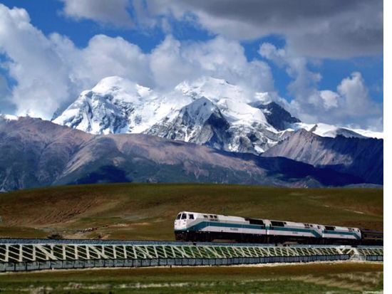 憧れの青蔵鉄道で行くチベット満喫5日間ツアー＜専用車＋日本語ガイド／西寧発＆ラサ着＞