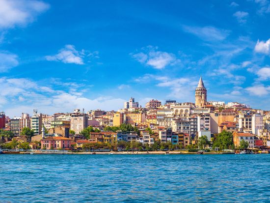 Turkey_Istanbul_Golden Horn_shutterstock_729199246