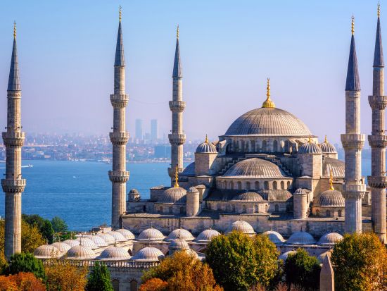 イスタンブール旧市街　1日観光ツアー　世界遺産アヤソフィア＆トプカプ宮殿などの名所を巡る王道コース ＜昼食付き／英語ガイド／イスタンブール発＞