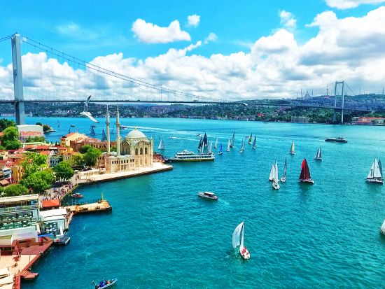 ボスポラス海峡クルーズ付き！エジプシャンバザール＋ルメリ・ヒサル  半日観光ツアー＜貸切／午前／日本語／イスタンブール発＞