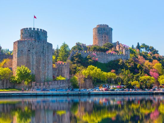 ボスポラス海峡クルーズ付き！エジプシャンバザール＋ルメリ・ヒサル  半日観光ツアー＜貸切／午前／日本語／イスタンブール発＞