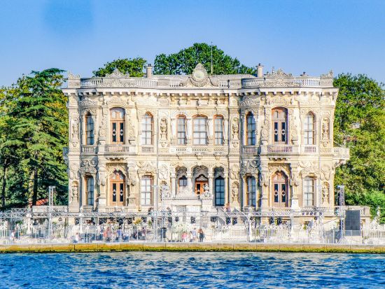 ボスポラス海峡クルーズ付き！エジプシャンバザール＋ベイレルベイ宮殿 1日観光ツアー　 昼食付き＜貸切／日本語／イスタンブール発＞