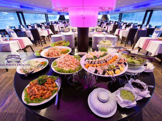 グランドパール号 or チャオプラヤ・プリンセス号ディナークルーズ＜当日予約可／現地集合または往復送迎／日本語ガイド選択可／ビュッフェ＞