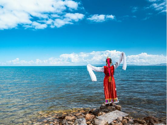 中国最大の塩湖を満喫！青海湖＋日月山＋金銀灘草原＜日本語ガイド＋専用車／昼食付／西寧発＞