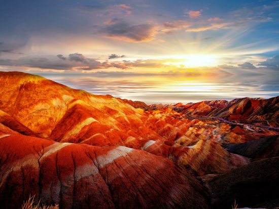 【4/10～11/25限定・秘境探訪4日間】中国のウユニのチャカ塩湖と青海湖＋中国のグランドキャニオンの張掖七彩山と大仏寺を巡る青海張掖現地ツアー